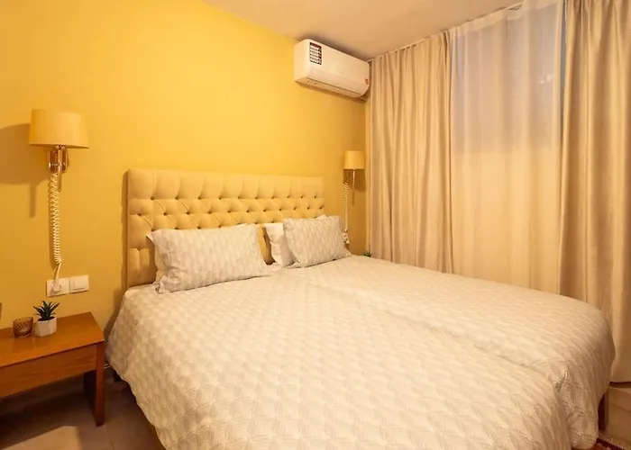 Corfiot Maisonette With Shared Pool - Govino Bay شقة جوفيا