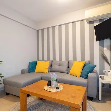 Corfiot Maisonette With Shared Pool - Govino Bay Apartment