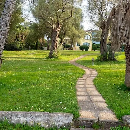 Corfiot Maisonette With Shared Pool - Govino Bay Апартаменты