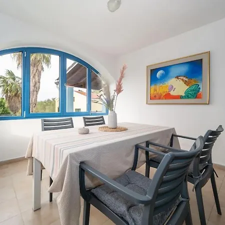Corfiot Maisonette With Shared Pool - Govino Bay شقة جوفيا